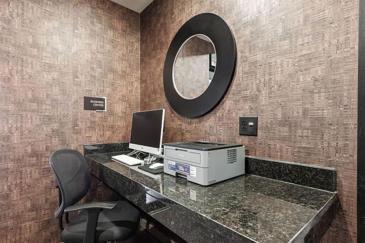 Business Center 112 of 112