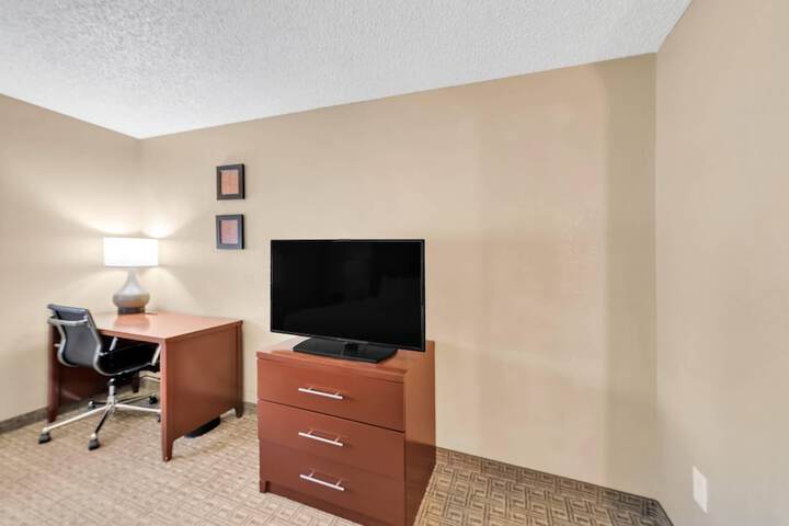 Comfort Suites Lakewood - Denver