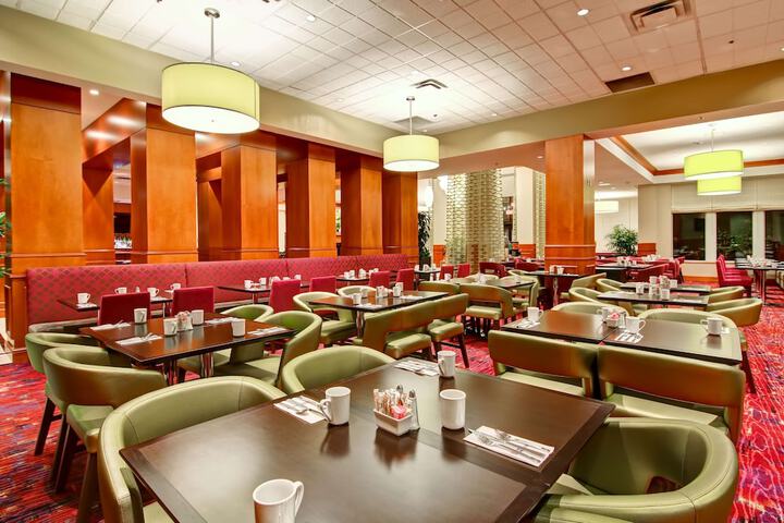 Dining 36 of 43