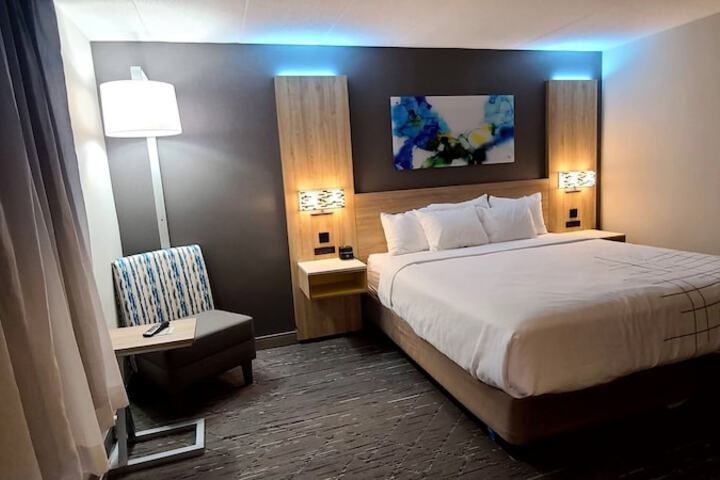 Room 33 of 53