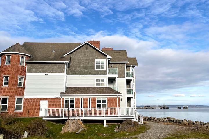 Tides Inn & Suites