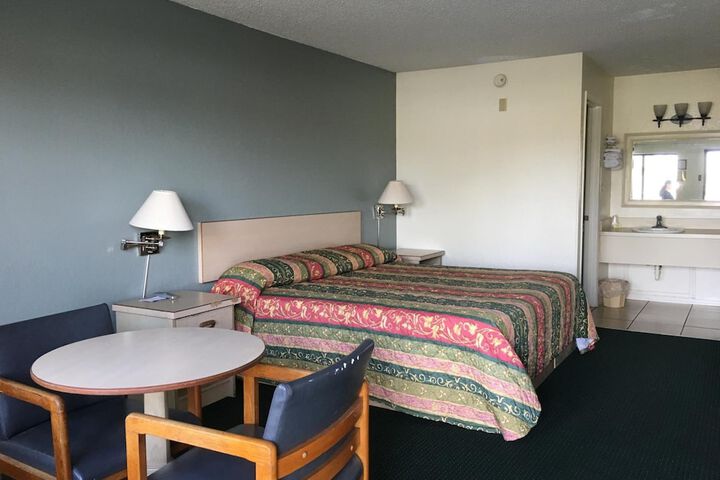 Riviera Motel