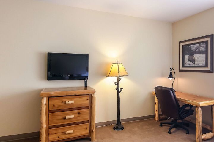 Room 9 of 28