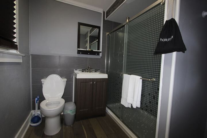 Room 105 of 171