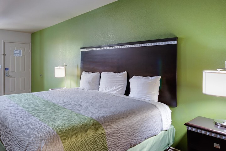 Room 18 of 35