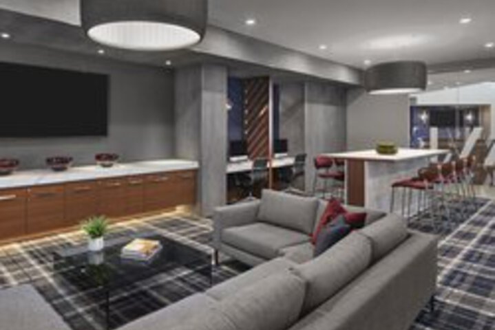 Lounge 42 of 60