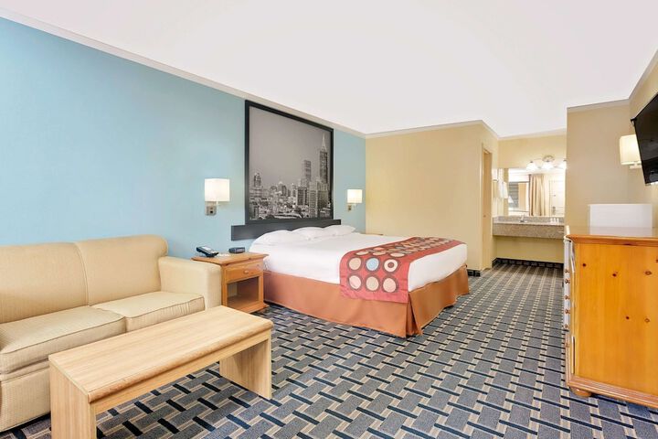 Room 9 of 15