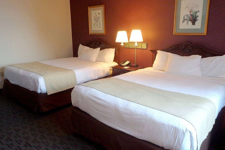 AmericInn by Wyndham Marshall