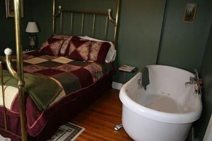 Room 26 of 35
