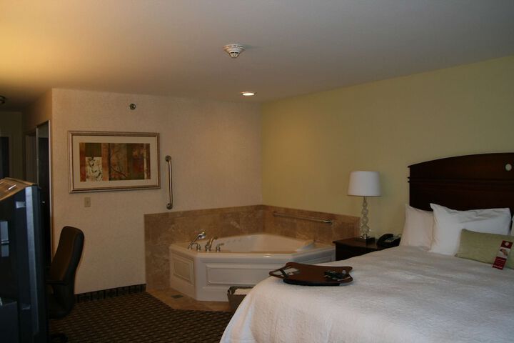 Room 25 of 37
