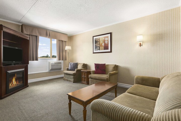 Room 18 of 28