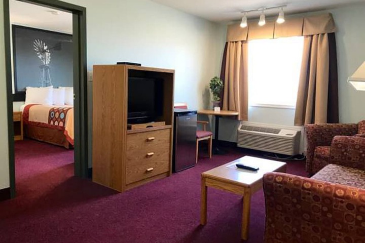 Super 8 by Wyndham Kindersley