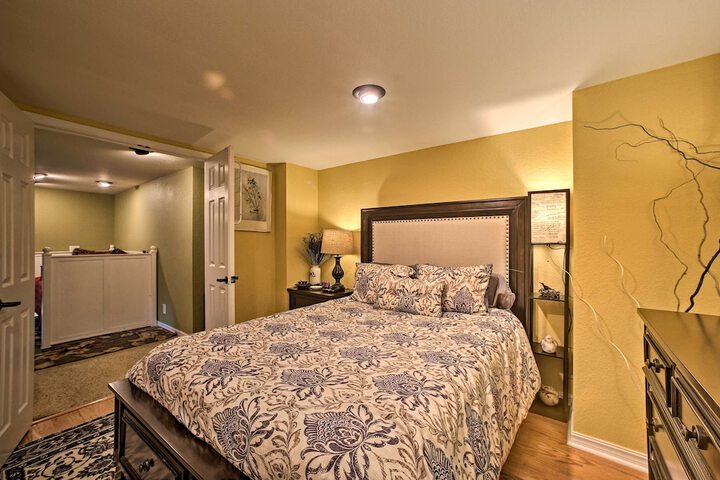 Lakefront Retreat w / Dock & Beach: 2 Miles to Golf
