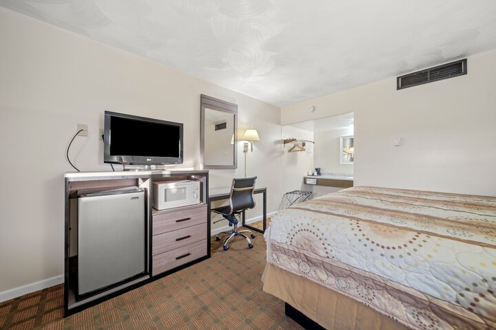 Room 19 of 38