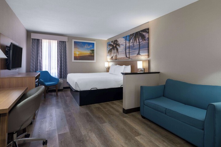 Room 34 of 41