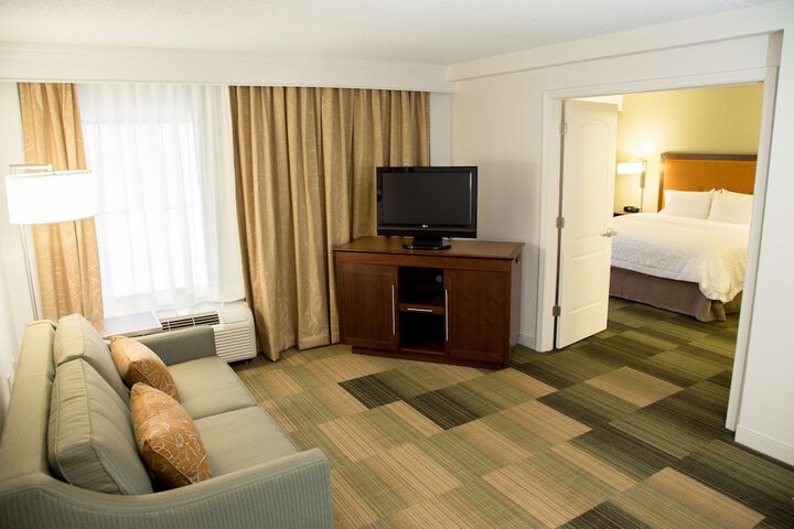 Room 27 of 40