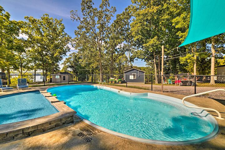 Rustic Dog-friendly Cabin w / Deck & Fire Pit!