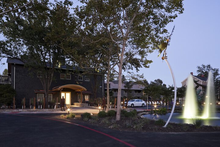 Hotel Exterior 66 of 71