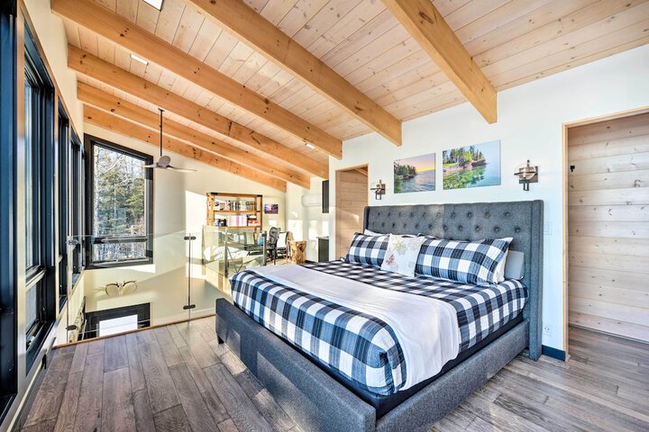 Office & Fire Pit: Waterfront Lake Superior Cabin!