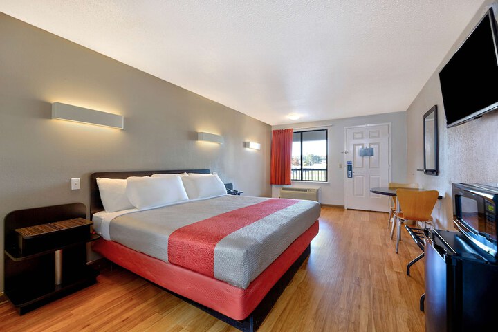 Room 17 of 35