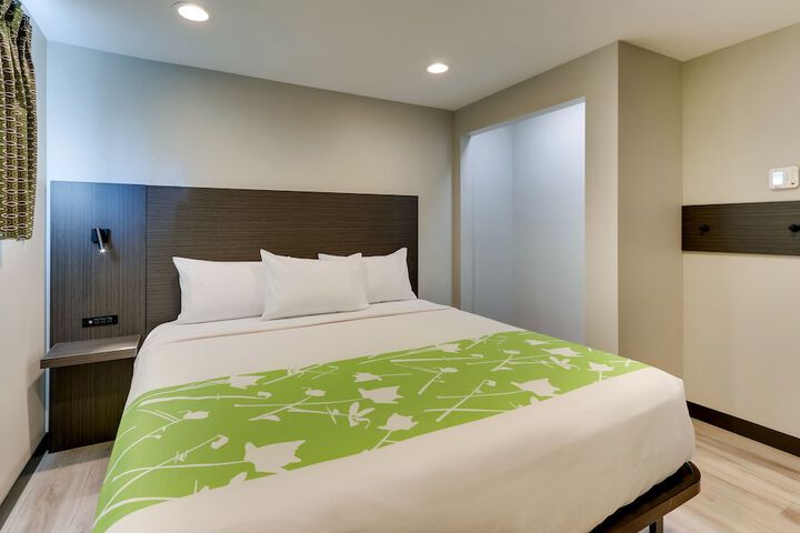 Room 18 of 24