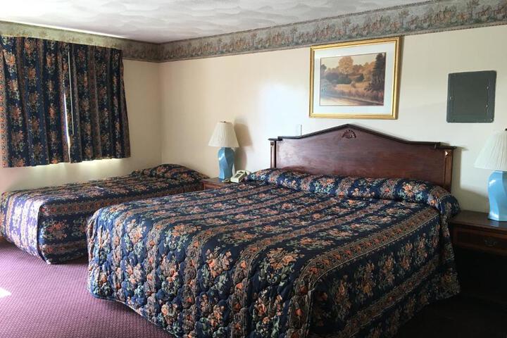Knotty Pine Motel