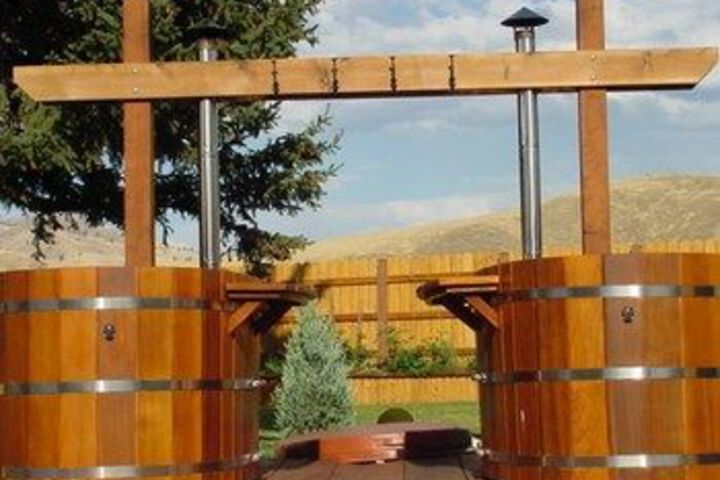The Leaning Tree Lodge