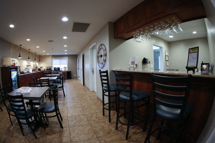 Lounge 42 of 44