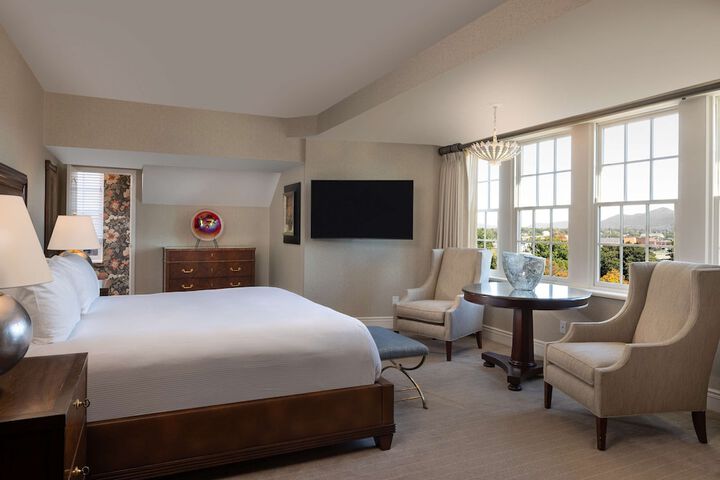 Hotel Roanoke & Conference Center Curio Collection by Hilton