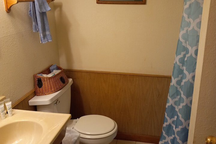 Room 16 of 25