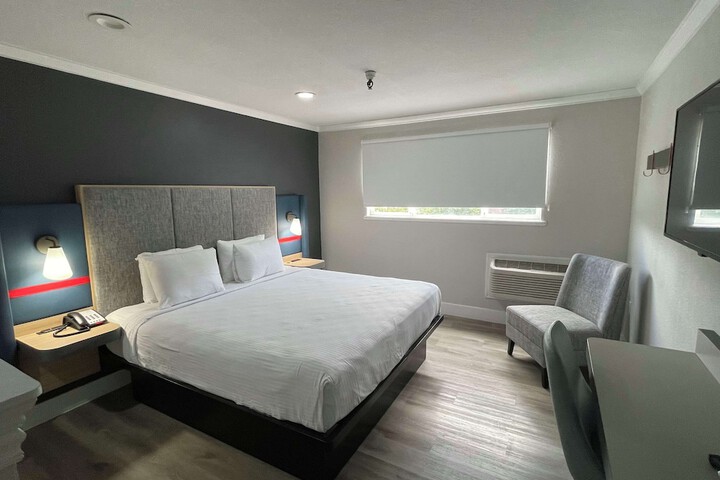 Room 11 of 31