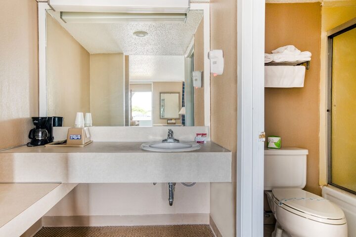 Room 8 of 27