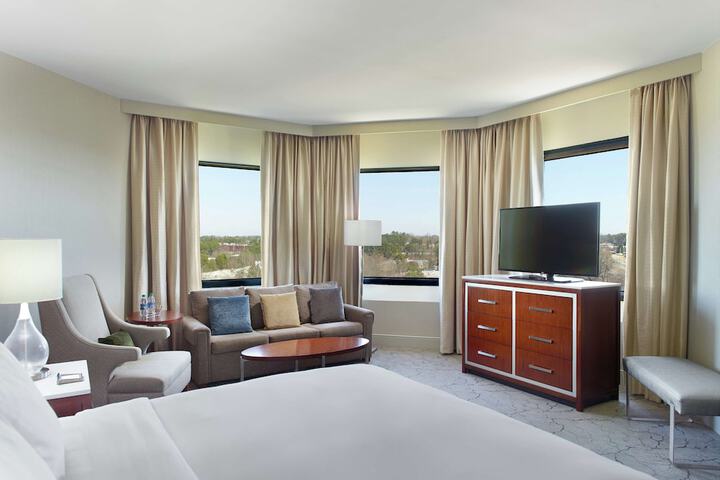 Room 17 of 38