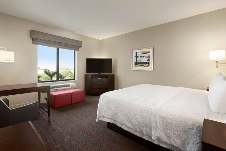 Room 13 of 38