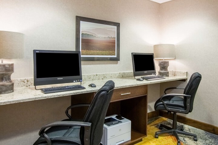 Business Center 34 of 34