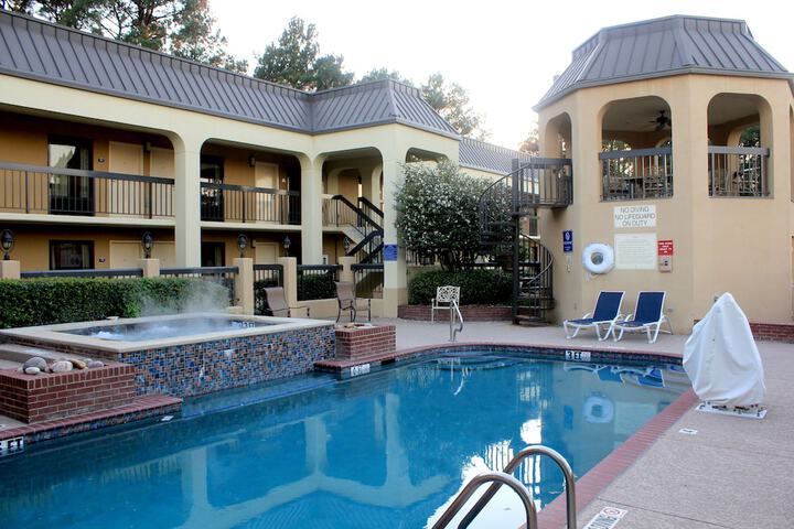 Days Inn by Wyndham Longview South