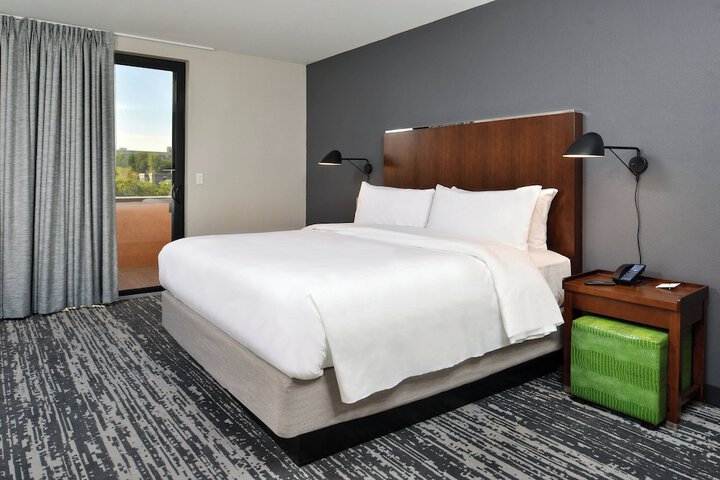 Room 12 of 25