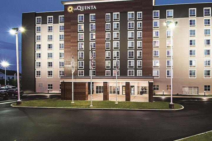 La Quinta Inn & Suites by Wyndham Cincinnati Sharonville