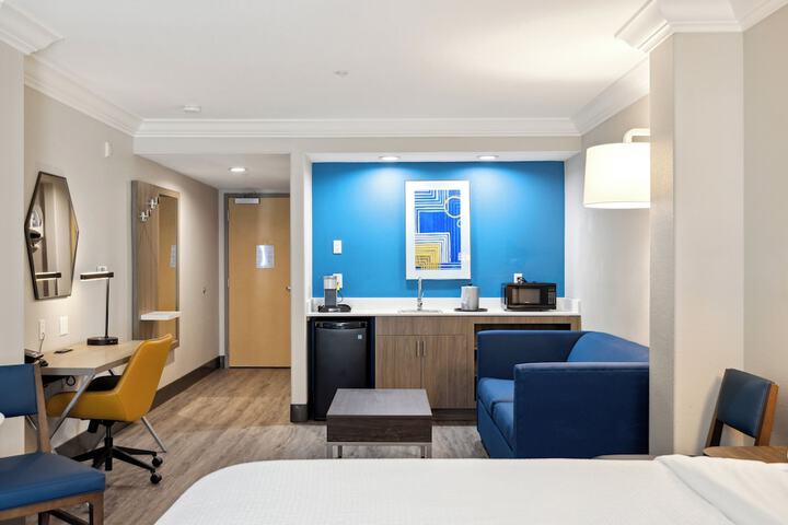 Holiday Inn Express Hotel & Suites Vacaville by IHG