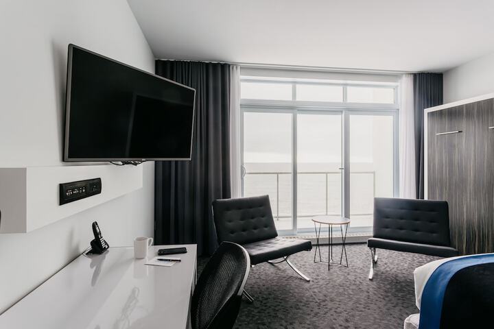 Room 19 of 83