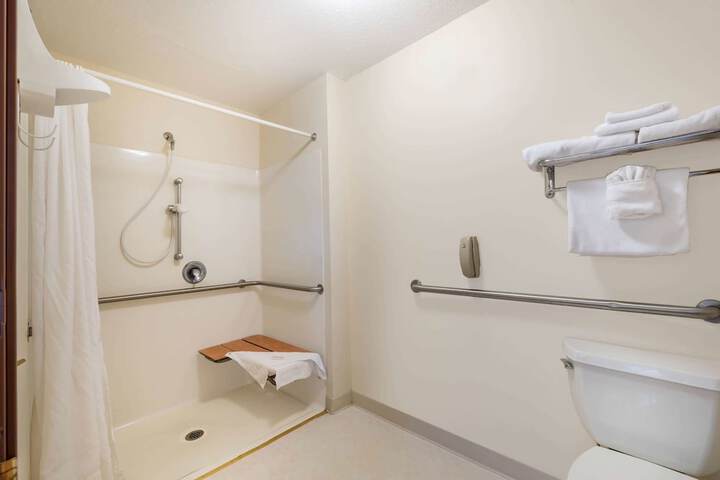 Room 12 of 32