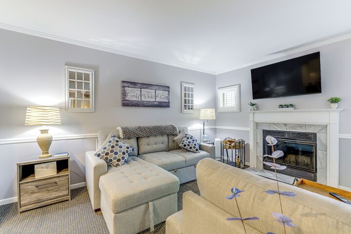 Norwich Vacation Rental w / Golf Course Views!
