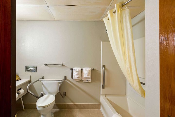 Room 10 of 26