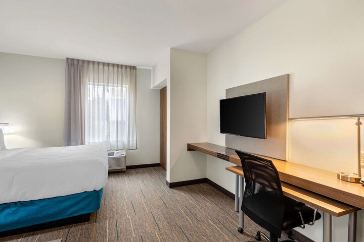 Room 17 of 38