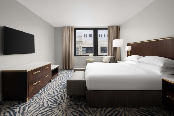 Hilton Indianapolis Hotel & Suites