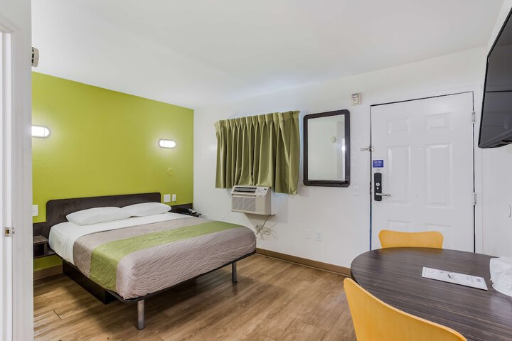 Room 28 of 37