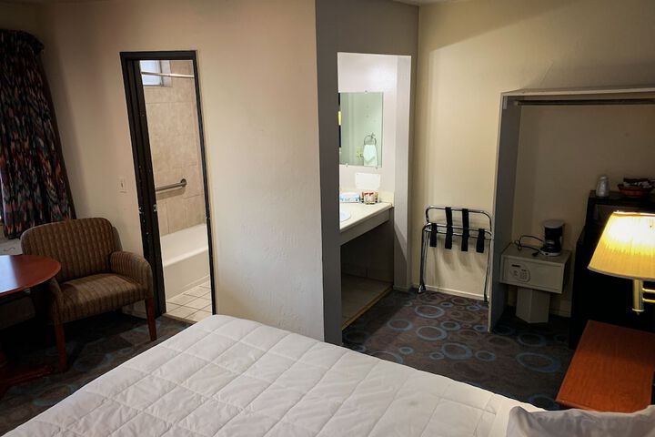 Room 19 of 28