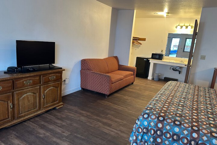 Room 9 of 18