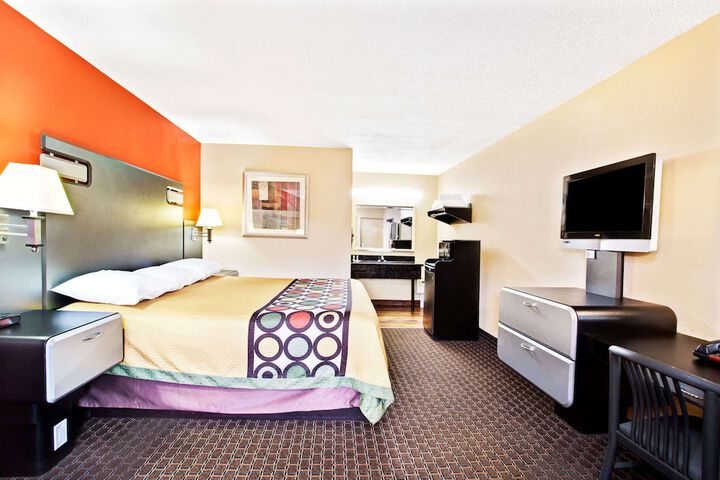 Super 8 by Wyndham Kissimmee / Maingate/Orlando Area