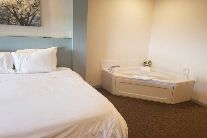 Room 28 of 40